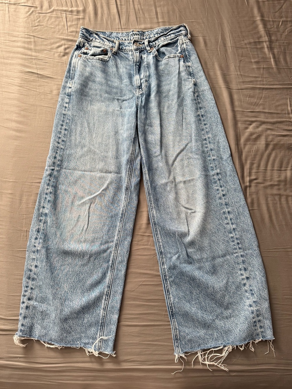 American Eagle Medium Wash Wide-Leg Baggy Jeans / Size 4